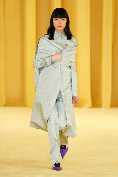 Look 10
